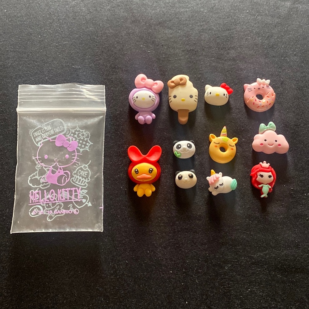 Hello kitty charms +